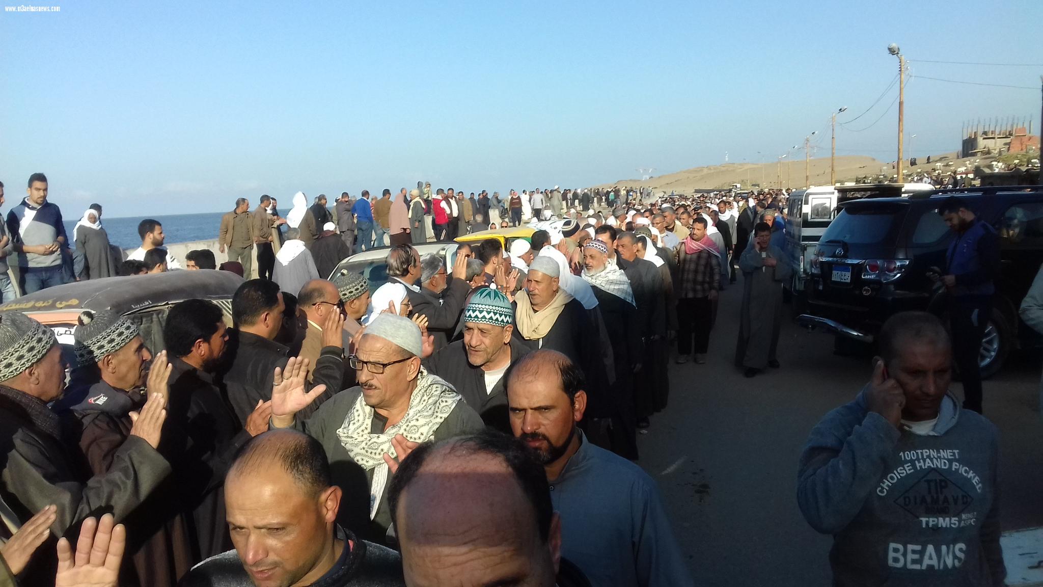 الآلاف يشيعون جثمان شيخ الصيادين بالبرلس بحضور رئيس رابطة الصحفيين بكفر الشيخ